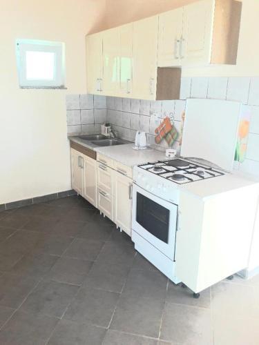 Apartments By The Sea Vrsi - Mulo, Zadar - 17066