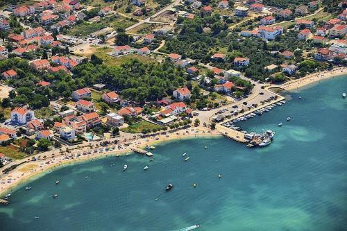 Apartments By The Sea Vrsi - Mulo, Zadar - 17066