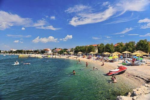 Apartments By The Sea Vrsi - Mulo, Zadar - 17066