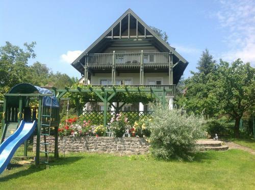 4 F?s Tet?t�ri Apartman Badacsonytomajon