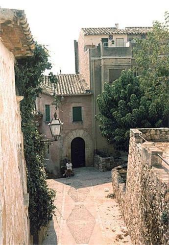 Hauzify I Villa Del Castell