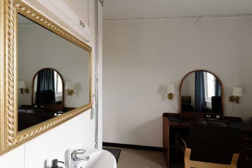 Senate Hotel