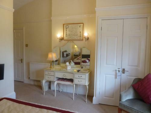 Tyrrells Ford Hotel