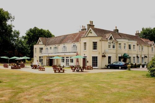 Tyrrells Ford Hotel