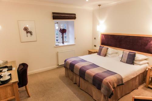 Gwesty'r Emlyn Hotel