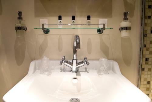 Gwesty'r Emlyn Hotel