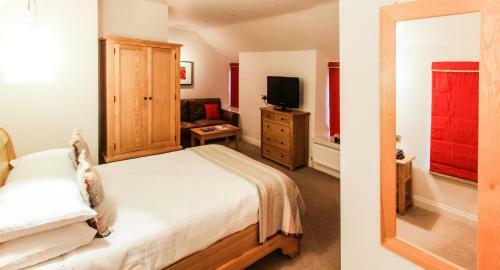 Gwesty'r Emlyn Hotel