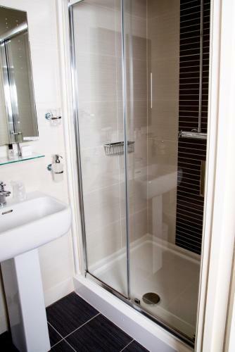 Gwesty'r Emlyn Hotel