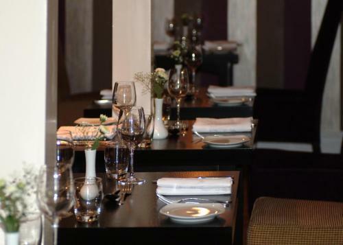 Gwesty'r Emlyn Hotel