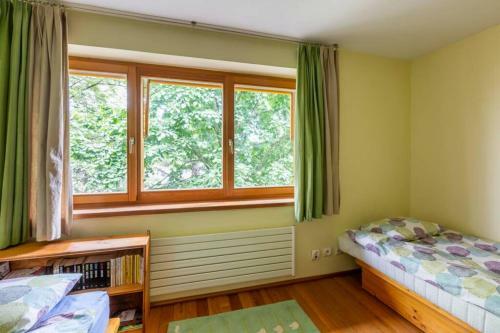 Quiet, Spacious House Near The Center (5 Min)