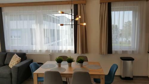 N�gy �gt�j Apartmanok - Nyugat