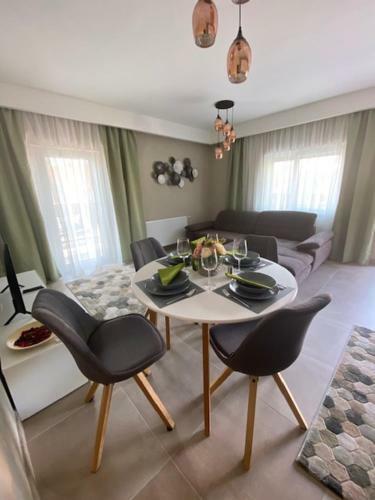Lelle Sun And Pool Apartments