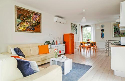 Panoramic Art Apartment With Jacuzzi