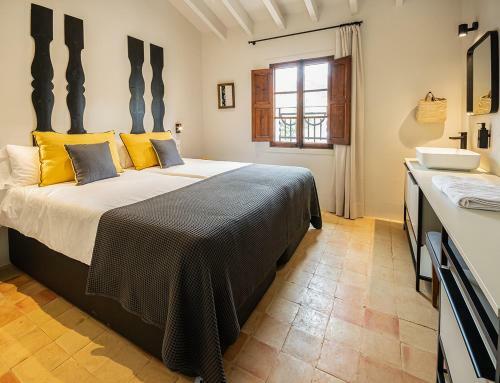 Hotel Unic - Turisme D'interior