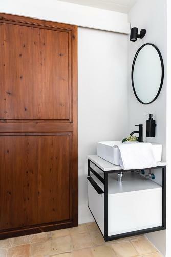 Hotel Unic - Turisme D'interior