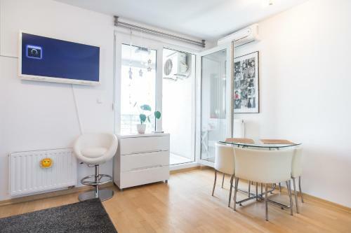 Apartamento Cozy & Modern Studio With Balcony