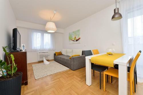 Apartment Sweet Corner