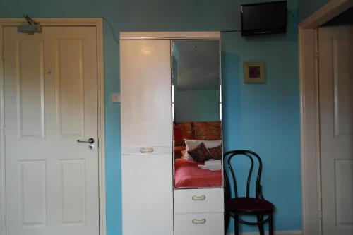 Hostal The Crown Lodge & Restaurant