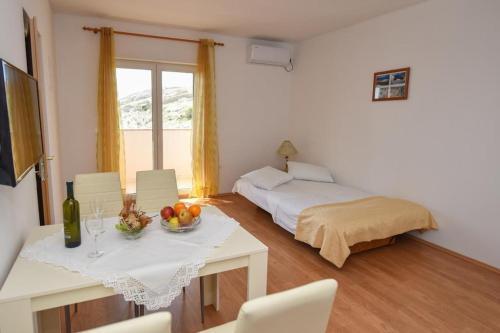 Apartments With A Parking Space Zubovici, Pag - 15342