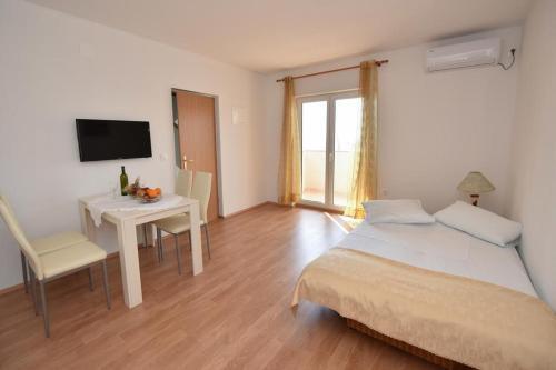Apartments With A Parking Space Zubovici, Pag - 15342