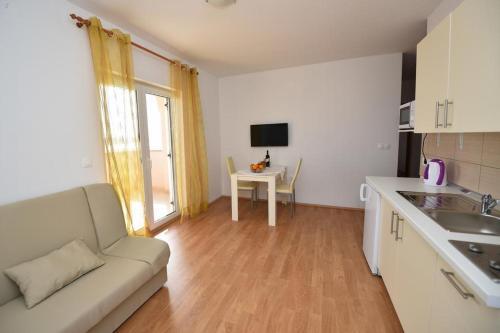 Apartments With A Parking Space Zubovici, Pag - 15342