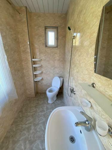 Hostal Chakvi View Guest House