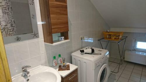 Apartamento Sch�ne 2 Zimmer Wohnung Halle Ammendorf