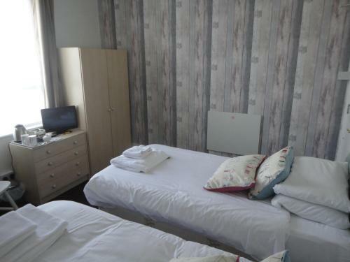 Bed & Breakfast Waves In