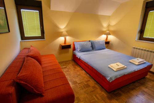 Hostal Apartments Mery