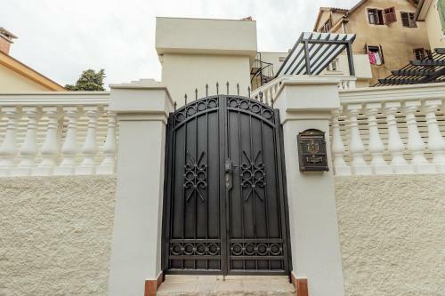 Villa Donna Apartments