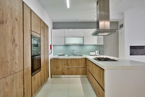 Bright & Spacious 3 Bedroom Apartment In Mellieha