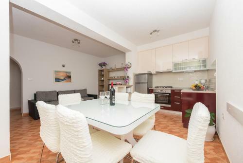Apartment Ana Chill In Bast