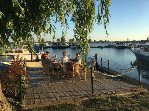 Tiny House By The Water - De Schans Alphen