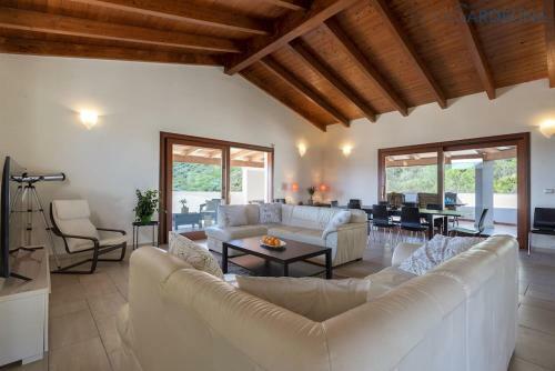 Villa Verde Con Piscina Indipendente Con 5 Camere E 4 Bagni