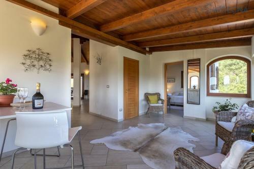 Villa Verde Con Piscina Indipendente Con 5 Camere E 4 Bagni