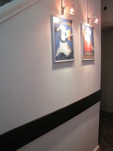 Hostal The House Apartments & Guest Rooms