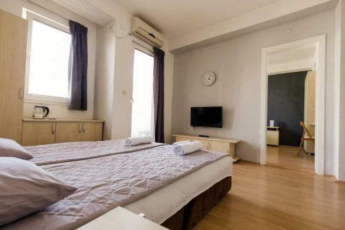 Oz Apartments