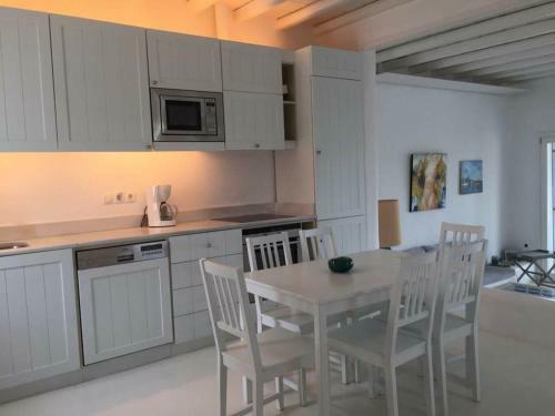 Beautiful Villa In Mykonos With Shared Swimming Pool
