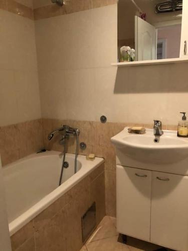 Apartamento Lovely 2-bedroom Rental Unit With Pool.b2