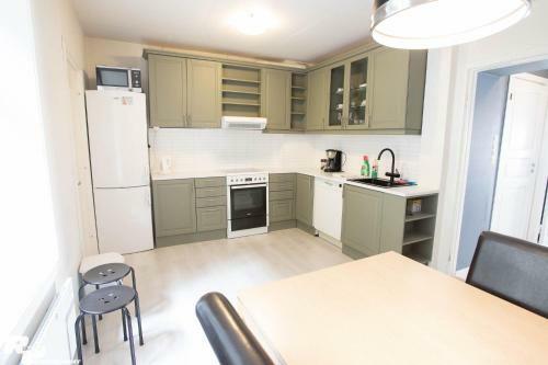 Modern Apartment With 3 Bedrooms Aalesund Sentrum