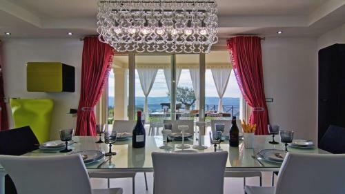 Hostal Villa Over The Hilltop