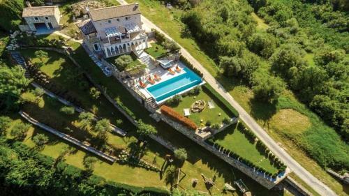 Hostal Villa Over The Hilltop