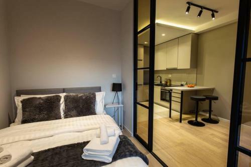 Lina - Pg, Midtown Apartment