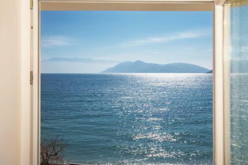 Apartment Bojan With Terrace And Sea View