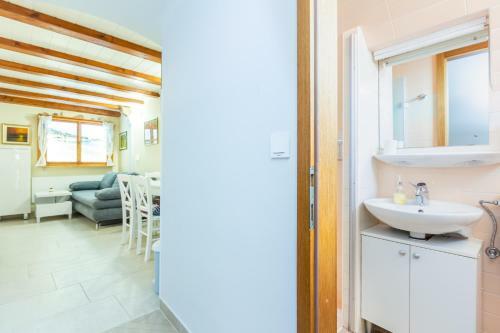 Apartment Sepat With Free Parking Place In Baska