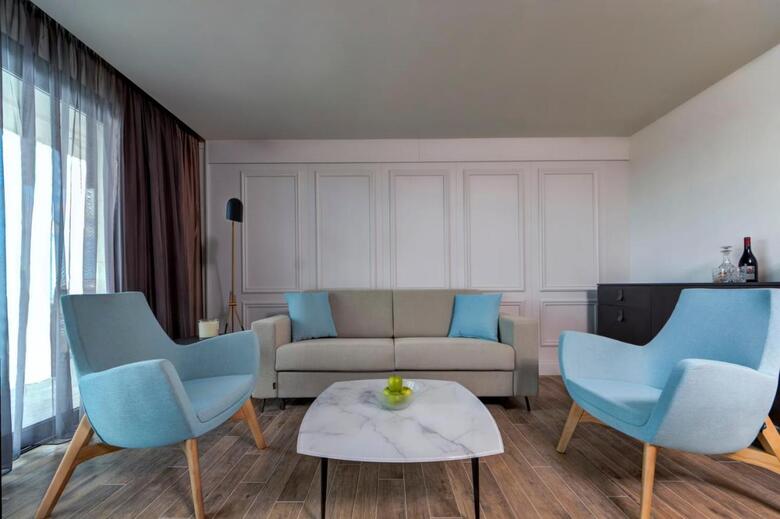 Land's End, Boutique Hotel