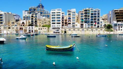 Luxury Apartment With Pool And Terrace, Top Location