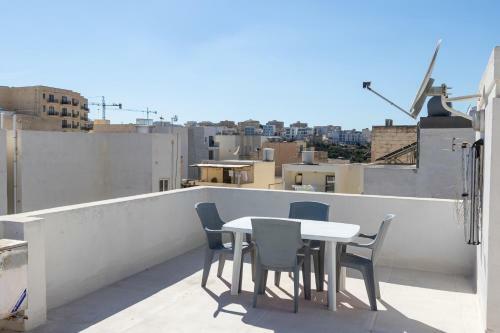 Apartamento 70/2- Spacious & Charming 3 Bedroom Apt In Sliema