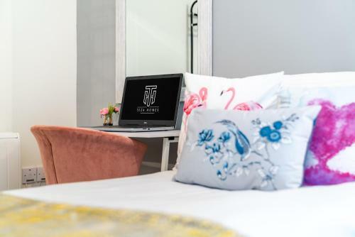 Town Center Apartment With 55? Smart Tv+netflix