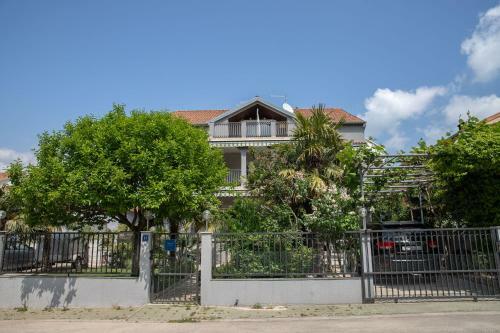Apartmani Dina